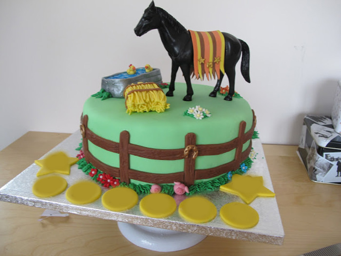 Các hình ảnh bánh sinh nhật con Ngựa đẹp cho người tuổi Ngọ